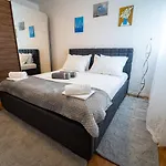 Diocles Place Apartmán *